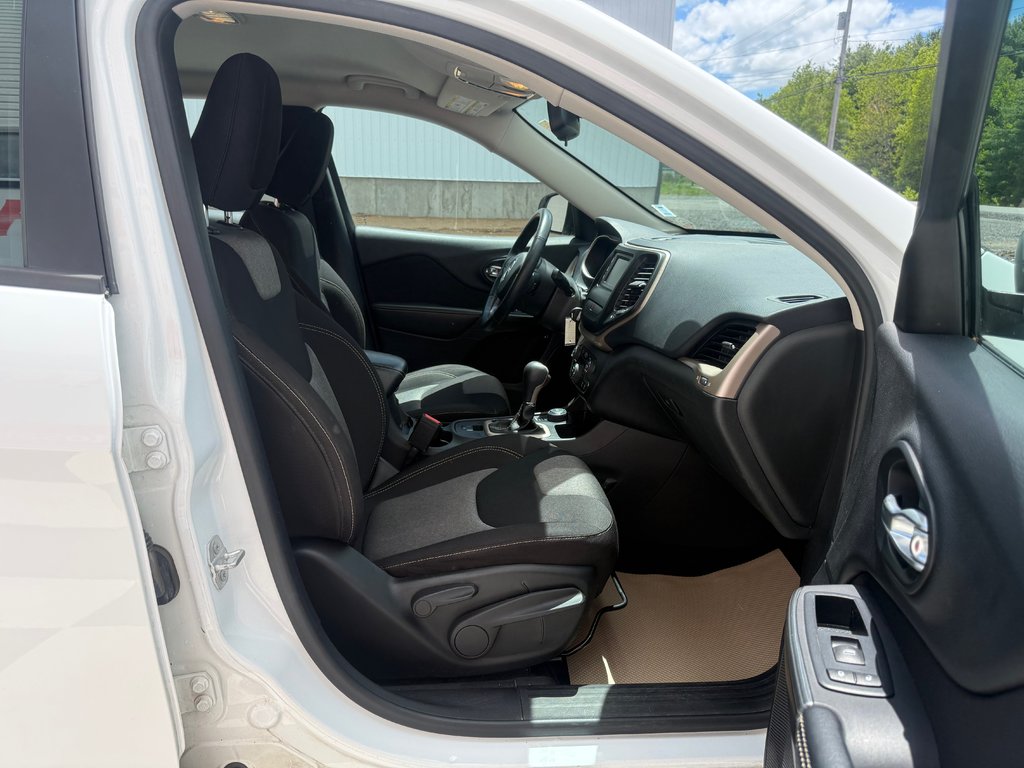 Jeep CHEROKEE Sport, keyless entry, Cruise control, MP3 2016 à Kentville, Nouvelle-Écosse - 19 - w1024h768px