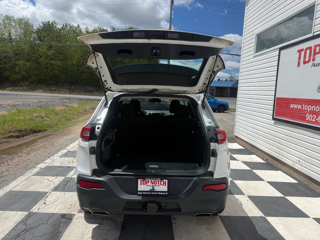 Jeep CHEROKEE Sport, keyless entry, Cruise control, MP3 2016 à Kentville, Nouvelle-Écosse - 15 - w1024h768px