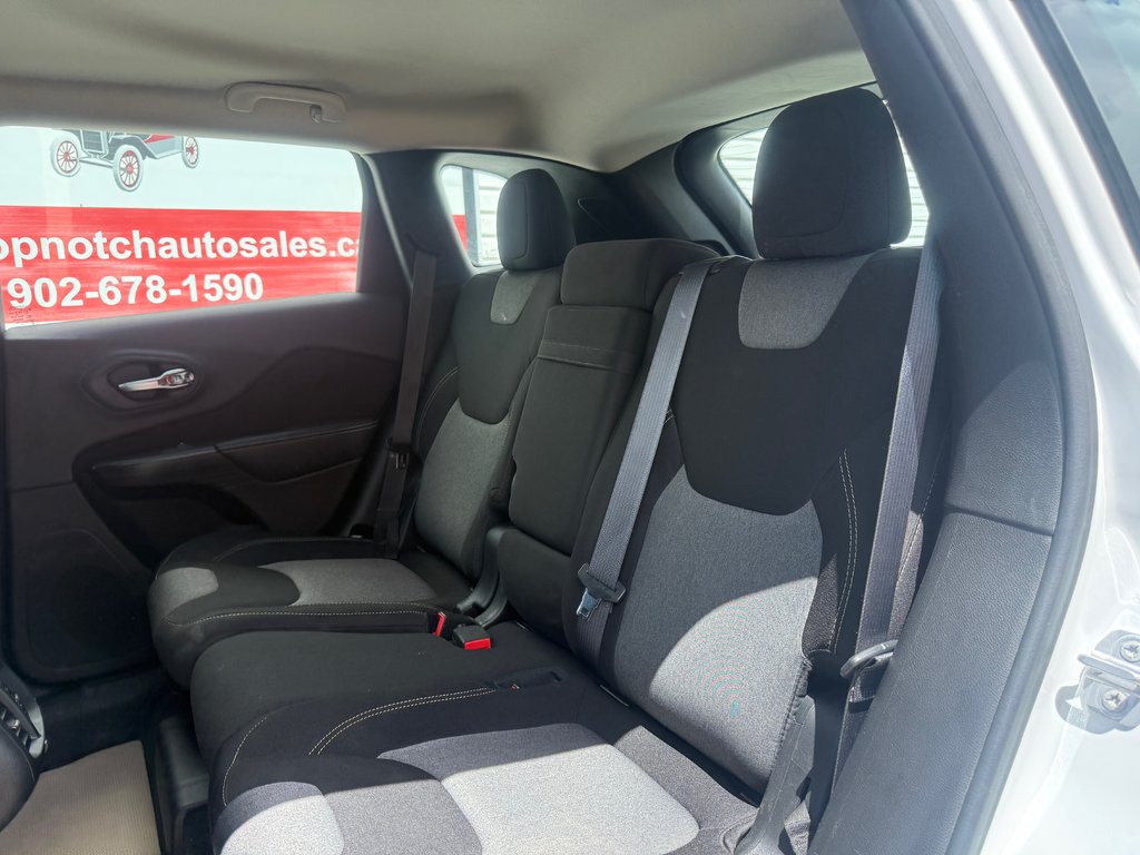 Jeep CHEROKEE Sport, keyless entry, Cruise control, MP3 2016 à Kentville, Nouvelle-Écosse - 14 - w1024h768px