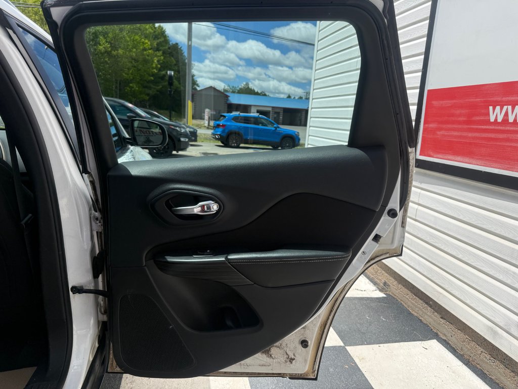Jeep CHEROKEE Sport, keyless entry, Cruise control, MP3 2016 à Kentville, Nouvelle-Écosse - 16 - w1024h768px