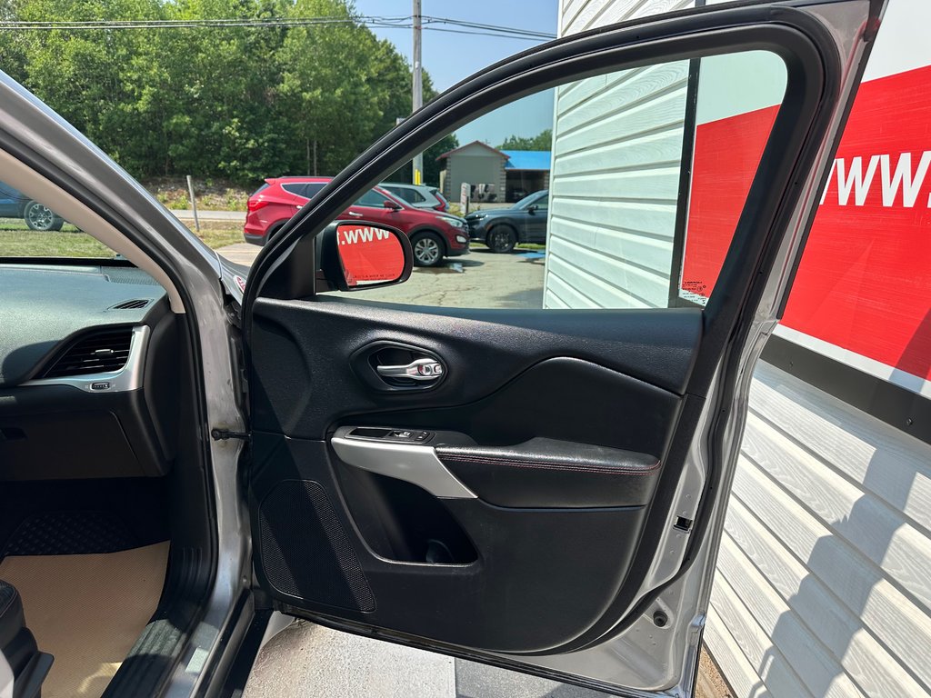 Jeep Cherokee L Plus Pkg, Power Seats, AM-FM Radio, Touchscreen 2017 à COLDBROOK, Nouvelle-Écosse - 23 - w1024h768px