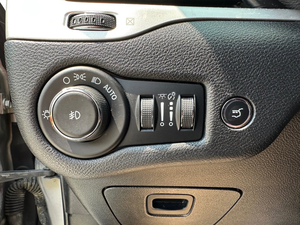 Jeep Cherokee L Plus Pkg, Power Seats, AM-FM Radio, Touchscreen 2017 à COLDBROOK, Nouvelle-Écosse - 11 - w1024h768px