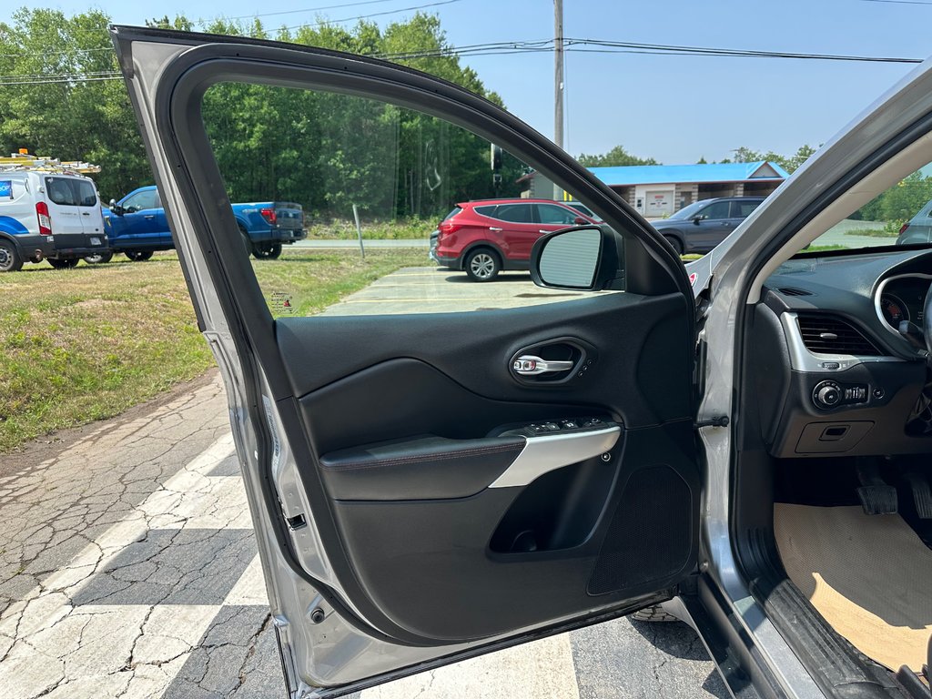 Jeep Cherokee L Plus Pkg, Power Seats, AM-FM Radio, Touchscreen 2017 à COLDBROOK, Nouvelle-Écosse - 7 - w1024h768px