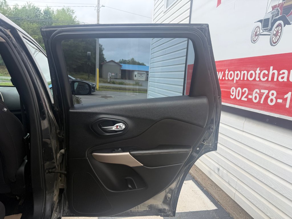 2017 Jeep CHEROKEE Sport in COLDBROOK, Nova Scotia - 16 - w1024h768px