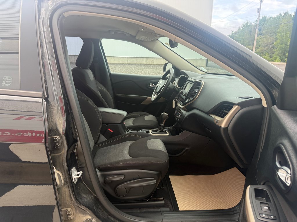 2017 Jeep CHEROKEE Sport in COLDBROOK, Nova Scotia - 19 - w1024h768px