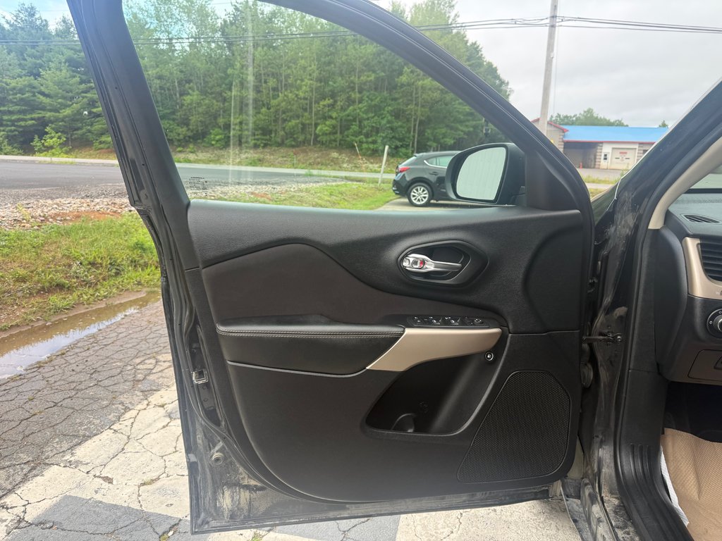 2017 Jeep CHEROKEE Sport in COLDBROOK, Nova Scotia - 7 - w1024h768px
