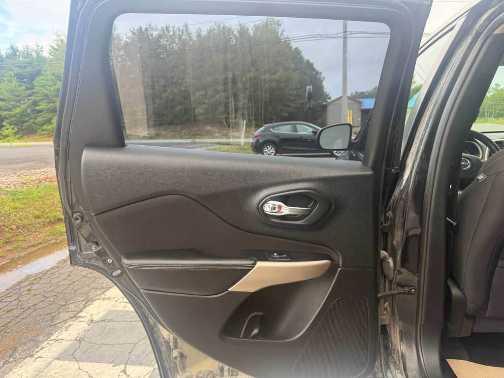 2017 Jeep CHEROKEE Sport in COLDBROOK, Nova Scotia - 13 - w1024h768px