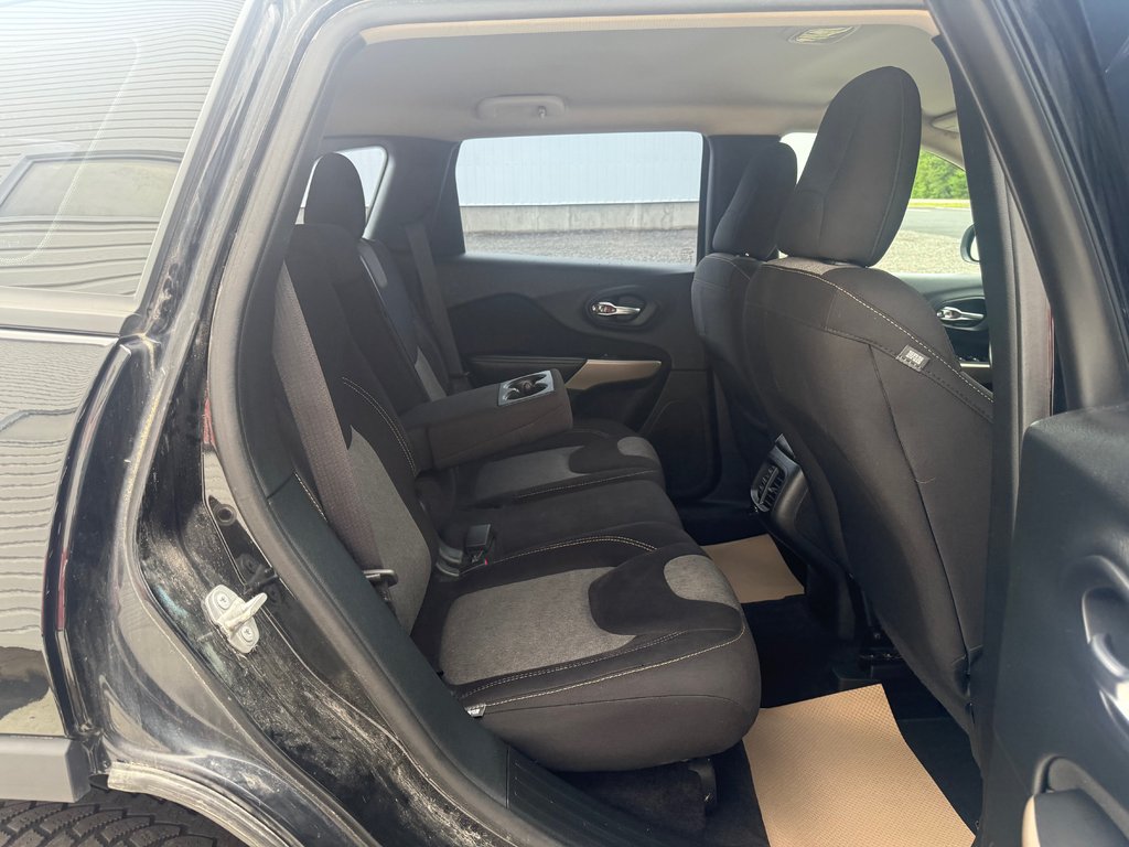 2017 Jeep CHEROKEE Sport in COLDBROOK, Nova Scotia - 17 - w1024h768px