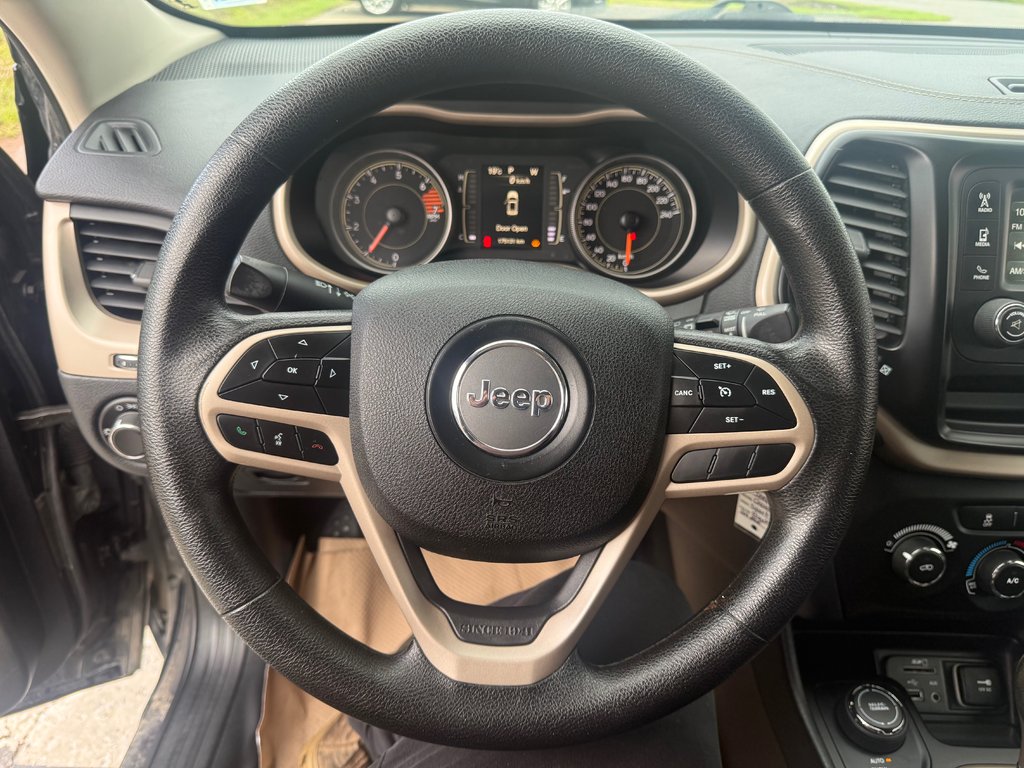 2017 Jeep CHEROKEE Sport in COLDBROOK, Nova Scotia - 10 - w1024h768px