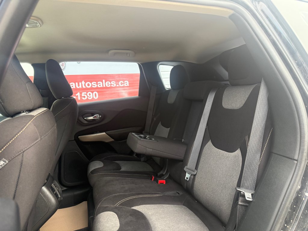 2017 Jeep CHEROKEE Sport in COLDBROOK, Nova Scotia - 14 - w1024h768px