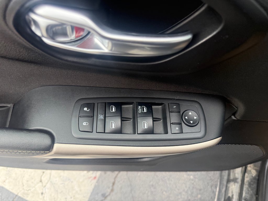 2017 Jeep CHEROKEE Sport in COLDBROOK, Nova Scotia - 8 - w1024h768px