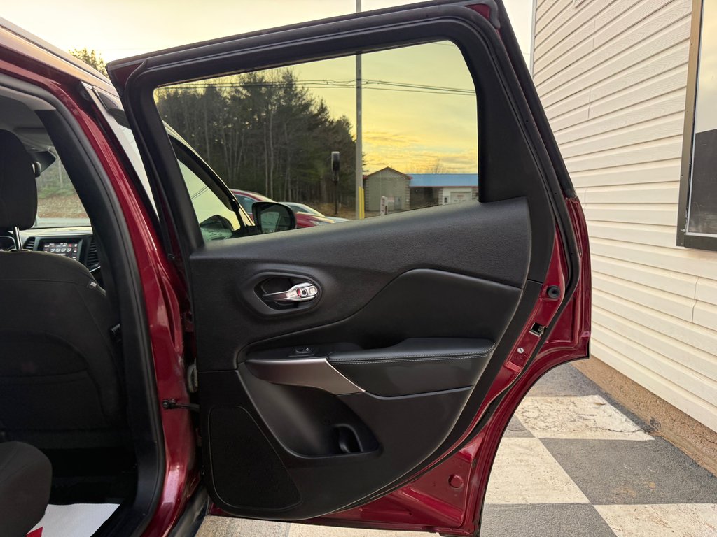 2021 Jeep Cherokee North, remote start, keyless entry, navigation in Kentville, Nova Scotia - 16 - w1024h768px