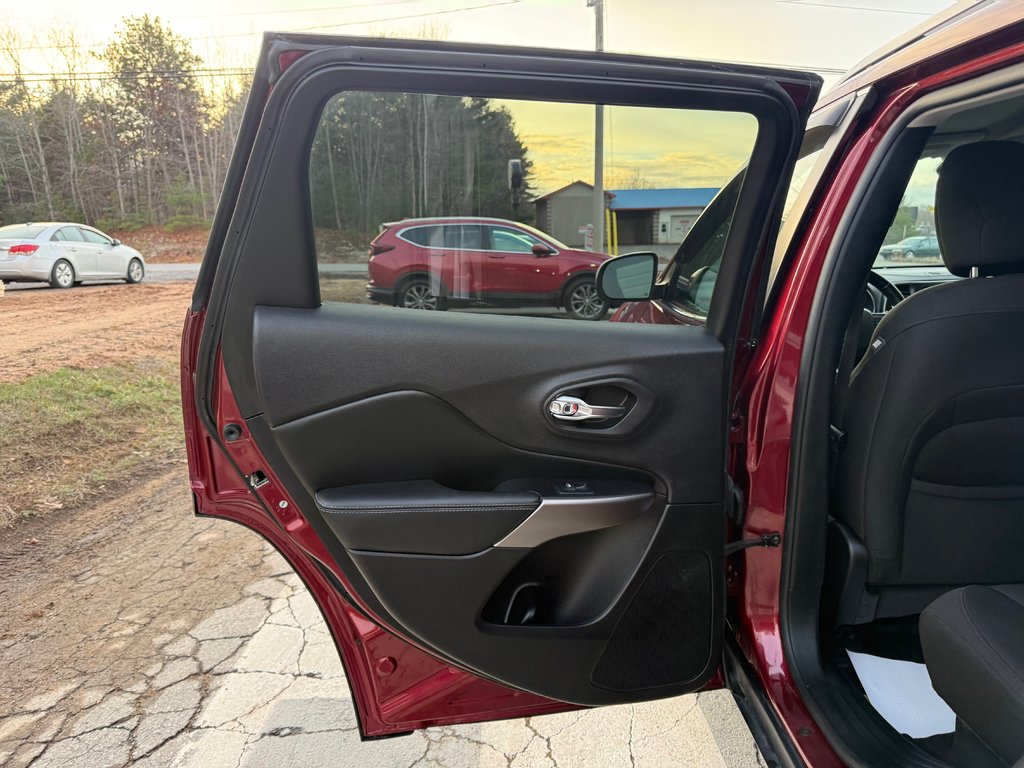 2021 Jeep Cherokee North, remote start, keyless entry, navigation in Kentville, Nova Scotia - 13 - w1024h768px