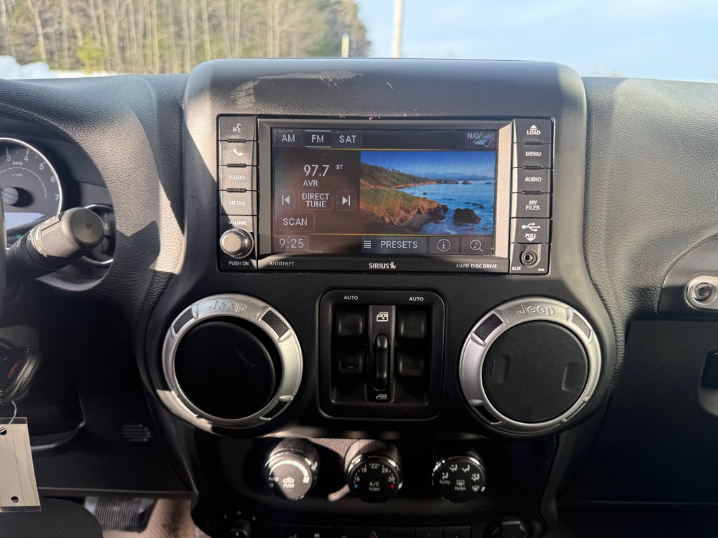 Jeep WRANGLER UNLIMITED SAHARA Sahara, keyless entry, Remote Start, Bluetooth 2017 à COLDBROOK, Nouvelle-Écosse - 11 - w1024h768px