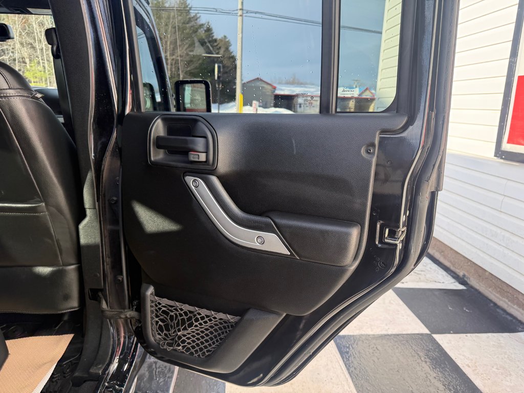 Jeep WRANGLER UNLIMITED SAHARA Sahara, keyless entry, Remote Start, Bluetooth 2017 à COLDBROOK, Nouvelle-Écosse - 15 - w1024h768px