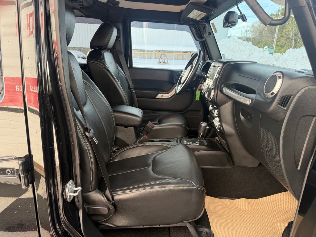 Jeep WRANGLER UNLIMITED SAHARA Sahara, keyless entry, Remote Start, Bluetooth 2017 à COLDBROOK, Nouvelle-Écosse - 18 - w1024h768px