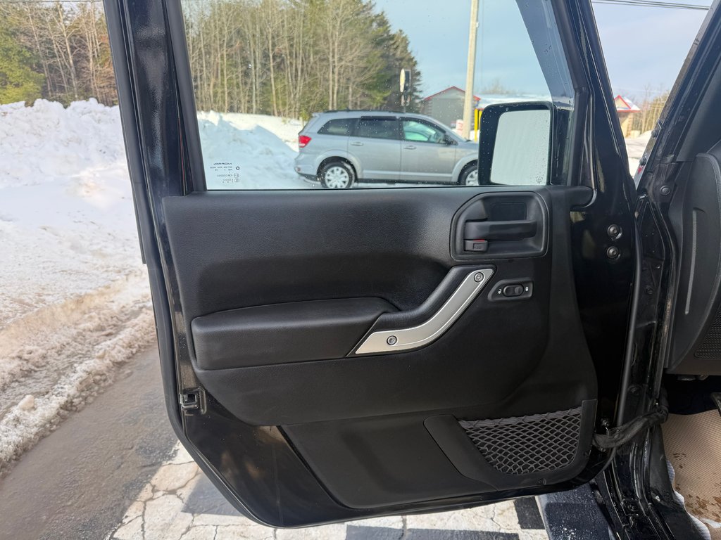 Jeep WRANGLER UNLIMITED SAHARA Sahara, keyless entry, Remote Start, Bluetooth 2017 à COLDBROOK, Nouvelle-Écosse - 7 - w1024h768px