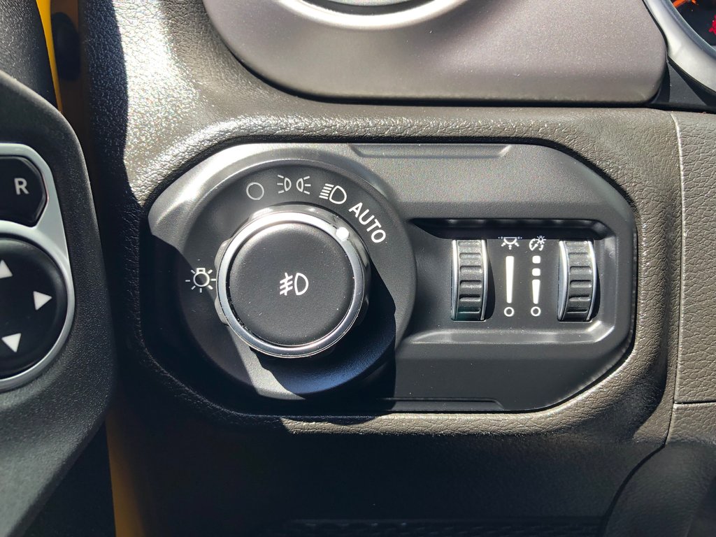 2019 Jeep Wrangler Unlimited Sport - 4WD, reverse camera, hands free, cruise in Kentville, Nova Scotia - 7 - w1024h768px