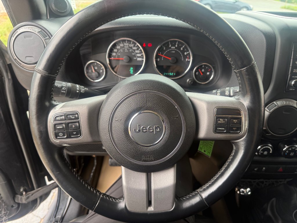 2013 Jeep WRANGLER Sahara, Keyless entry, MP3, Cruise control in COLDBROOK, Nova Scotia - 9 - w1024h768px