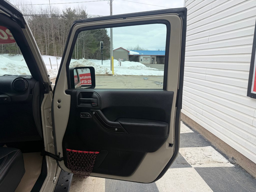 2018 Jeep WRANGLER Rubicon, keyless entry, Cruise control, Bluetooth in COLDBROOK, Nova Scotia - 18 - w1024h768px
