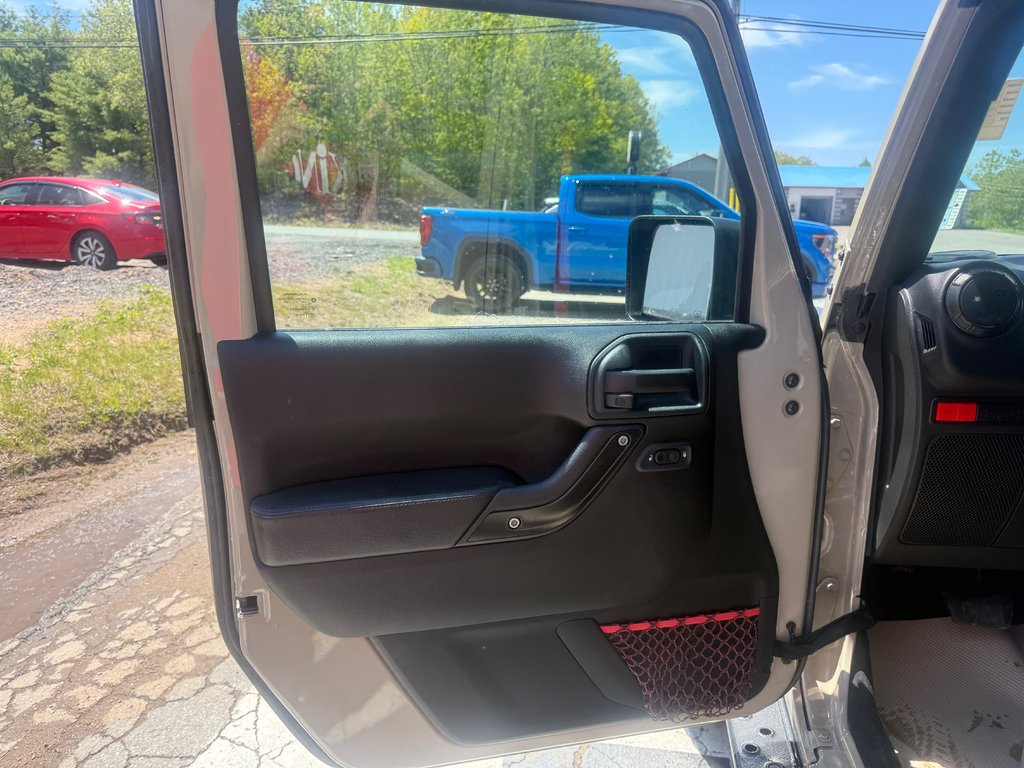 2018 Jeep WRANGLER Rubicon, keyless entry, Cruise control, Bluetooth in COLDBROOK, Nova Scotia - 7 - w1024h768px