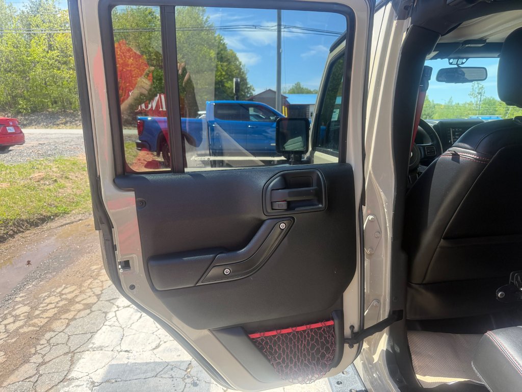 2018 Jeep WRANGLER Rubicon, keyless entry, Cruise control, Bluetooth in COLDBROOK, Nova Scotia - 12 - w1024h768px