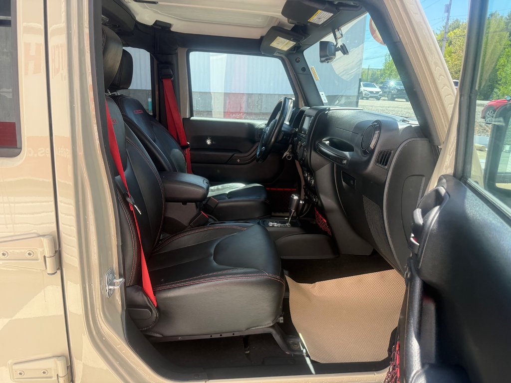 2018 Jeep WRANGLER Rubicon, keyless entry, Cruise control, Bluetooth in COLDBROOK, Nova Scotia - 18 - w1024h768px