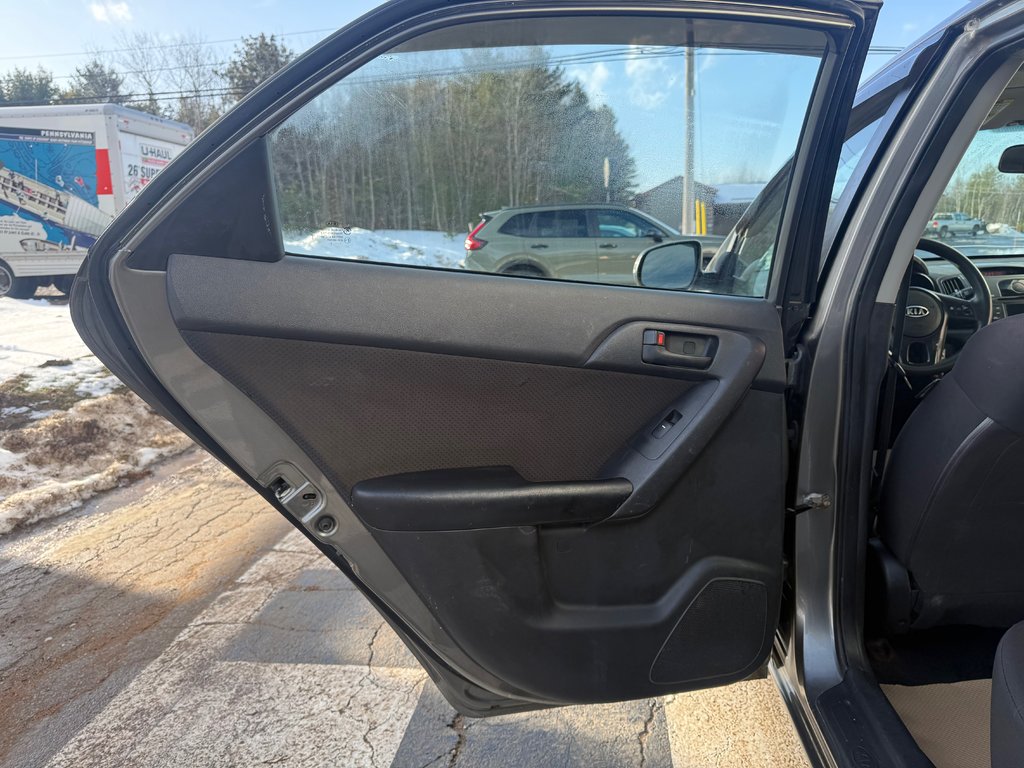 2011 Kia FORTE EX, Keyless entry, MP3, Cruise control in Kentville, Nova Scotia - 13 - w1024h768px