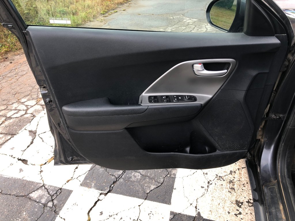 2019  NIRO L - heated seats/steering wheel, dual climate zone in COLDBROOK, Nova Scotia - 13 - w1024h768px