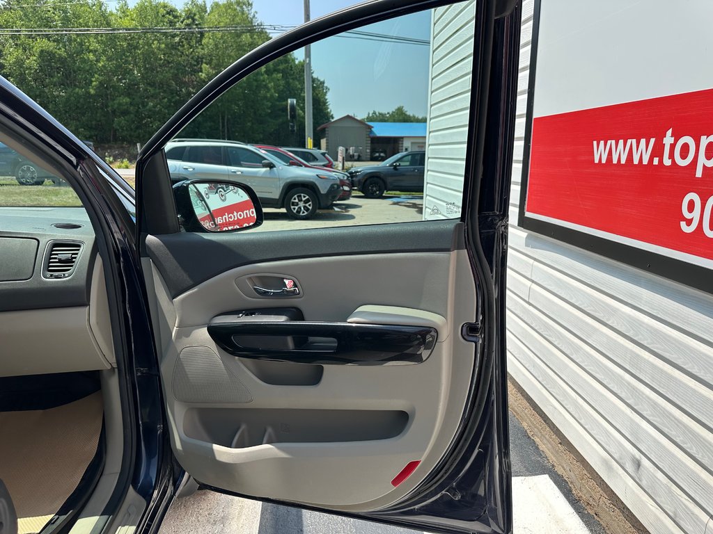 2018 Kia Sedona SX+ in Kentville, Nova Scotia - 25 - w1024h768px