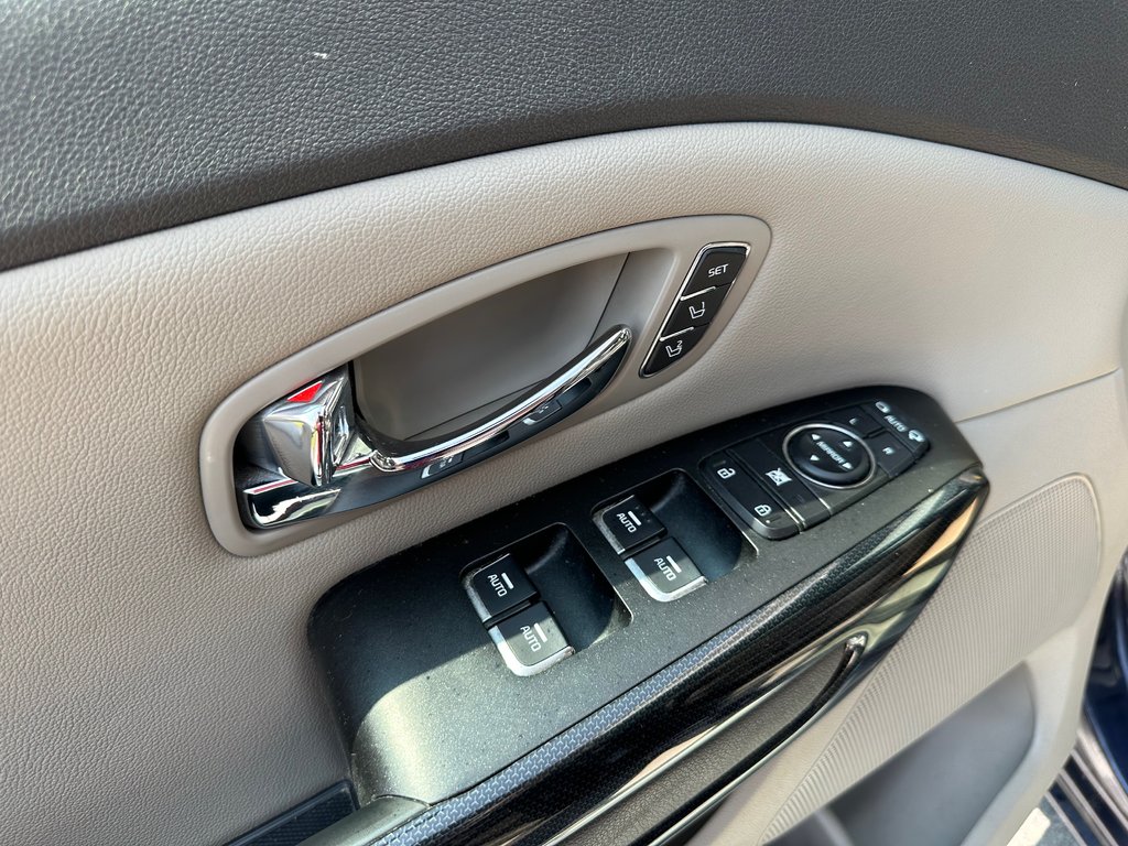 2018 Kia Sedona SX+ in Kentville, Nova Scotia - 8 - w1024h768px