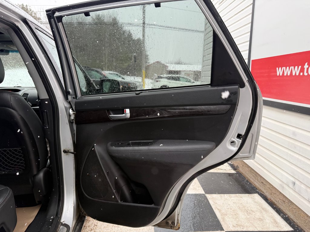 2014 Kia SORENTO GDI, Keyless entry, leather seats, backup cam in Kentville, Nova Scotia - 18 - w1024h768px