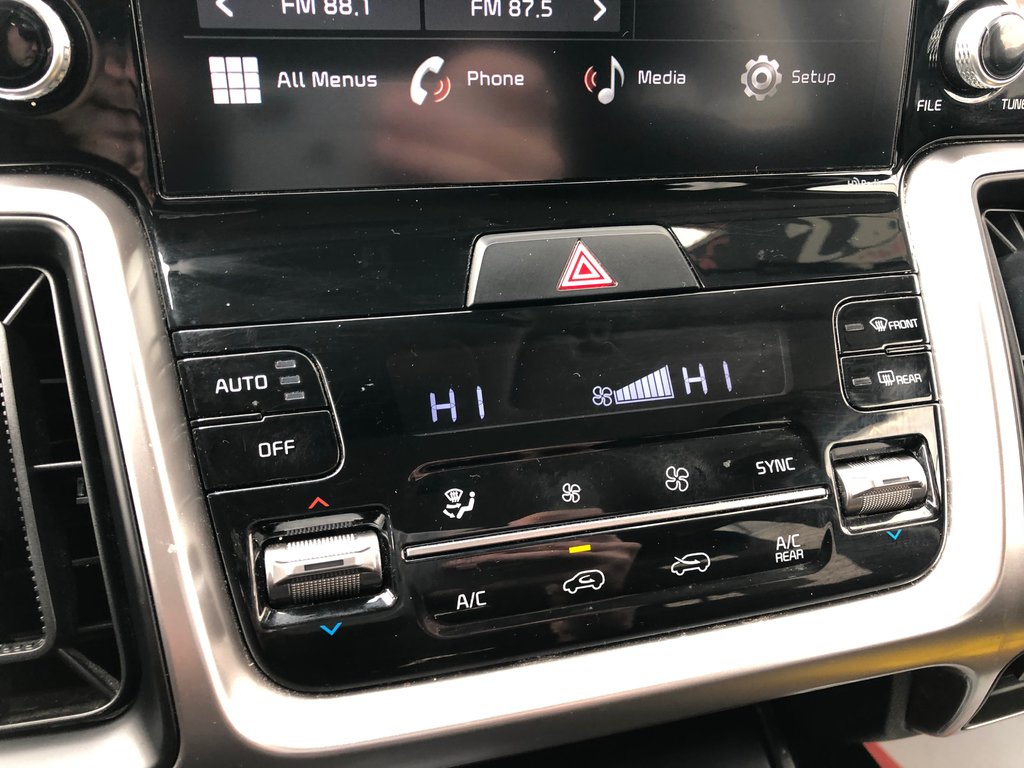 2022 Kia Sorento LX- Heated seats and wheel, Lane Assist, Pwr seats in Kentville, Nova Scotia - 13 - w1024h768px