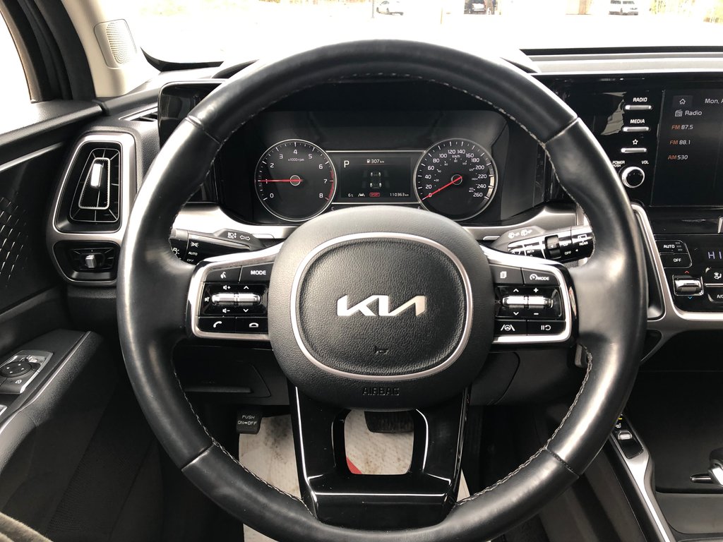 2022 Kia Sorento LX- Heated seats and wheel, Lane Assist, Pwr seats in Kentville, Nova Scotia - 9 - w1024h768px