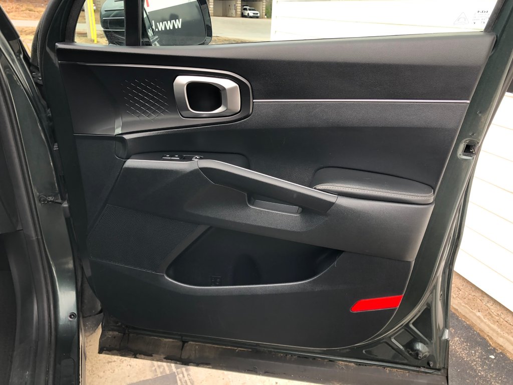 2022 Kia Sorento LX- Heated seats and wheel, Lane Assist, Pwr seats in Kentville, Nova Scotia - 25 - w1024h768px