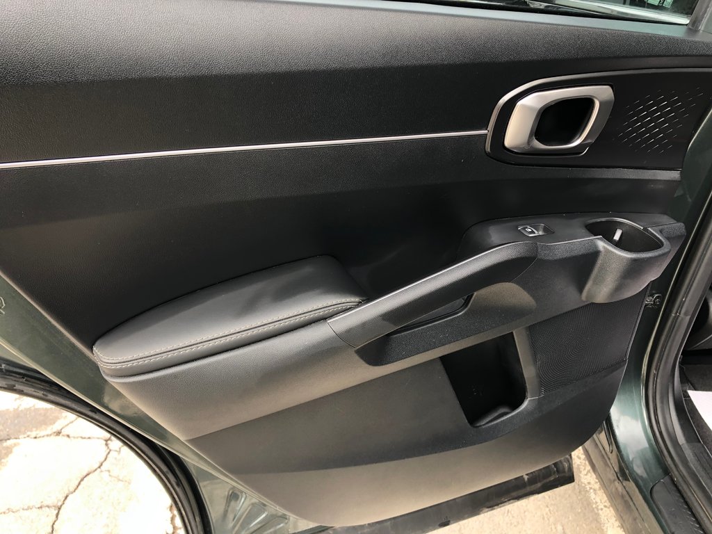 2022 Kia Sorento LX- Heated seats and wheel, Lane Assist, Pwr seats in Kentville, Nova Scotia - 21 - w1024h768px