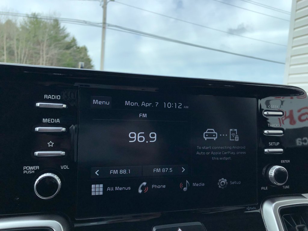 2022 Kia Sorento LX- Heated seats and wheel, Lane Assist, Pwr seats in Kentville, Nova Scotia - 11 - w1024h768px