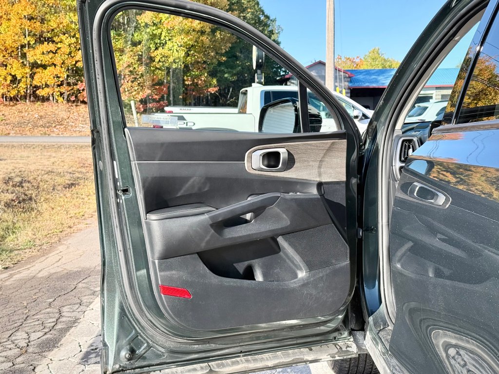 2022 Kia Sorento X Line | Safety Assist, Heated Steering Wheel in Kentville, Nova Scotia - 7 - w1024h768px