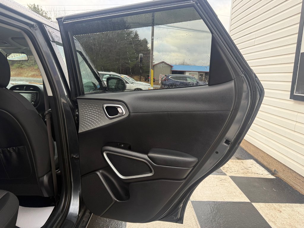 Kia Soul LX, heated seats, keyless entry, backup camera 2020 à Kentville, Nouvelle-Écosse - 17 - w1024h768px