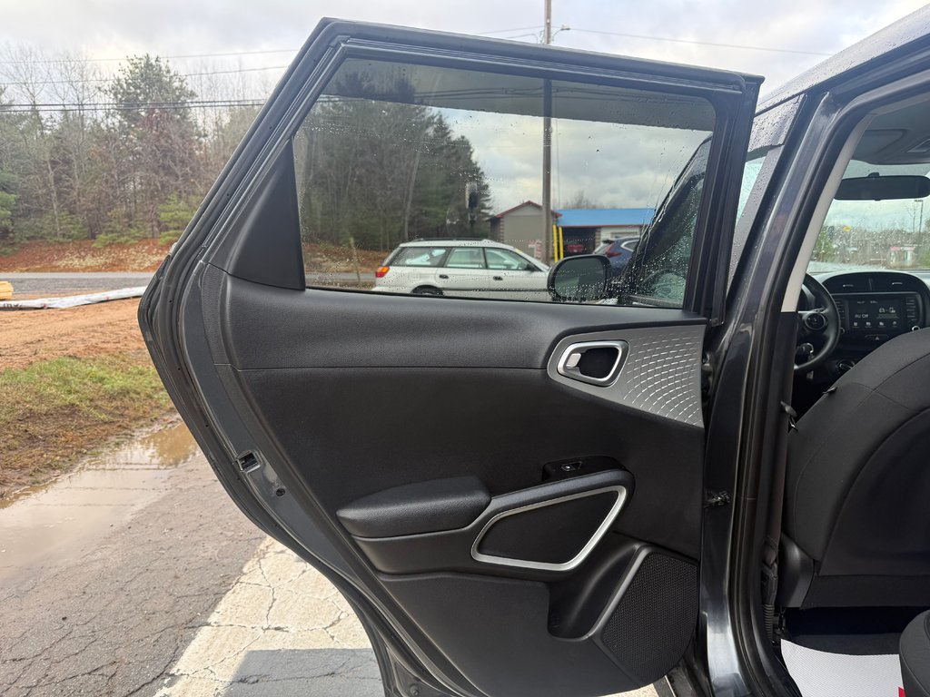 Kia Soul LX, heated seats, keyless entry, backup camera 2020 à Kentville, Nouvelle-Écosse - 14 - w1024h768px