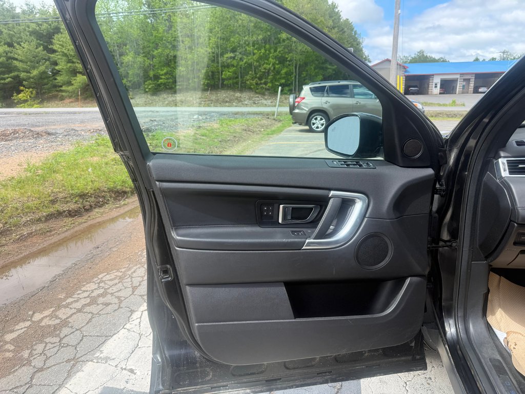 2017 Land Rover DISCOVERY SPORT HSE LUXURY, keyless entry, backup camera, BT in COLDBROOK, Nova Scotia - 7 - w1024h768px