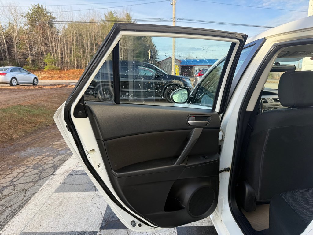 2013 Mazda MAZDA 3 GX, bucket seats in Kentville, Nova Scotia - 14 - w1024h768px