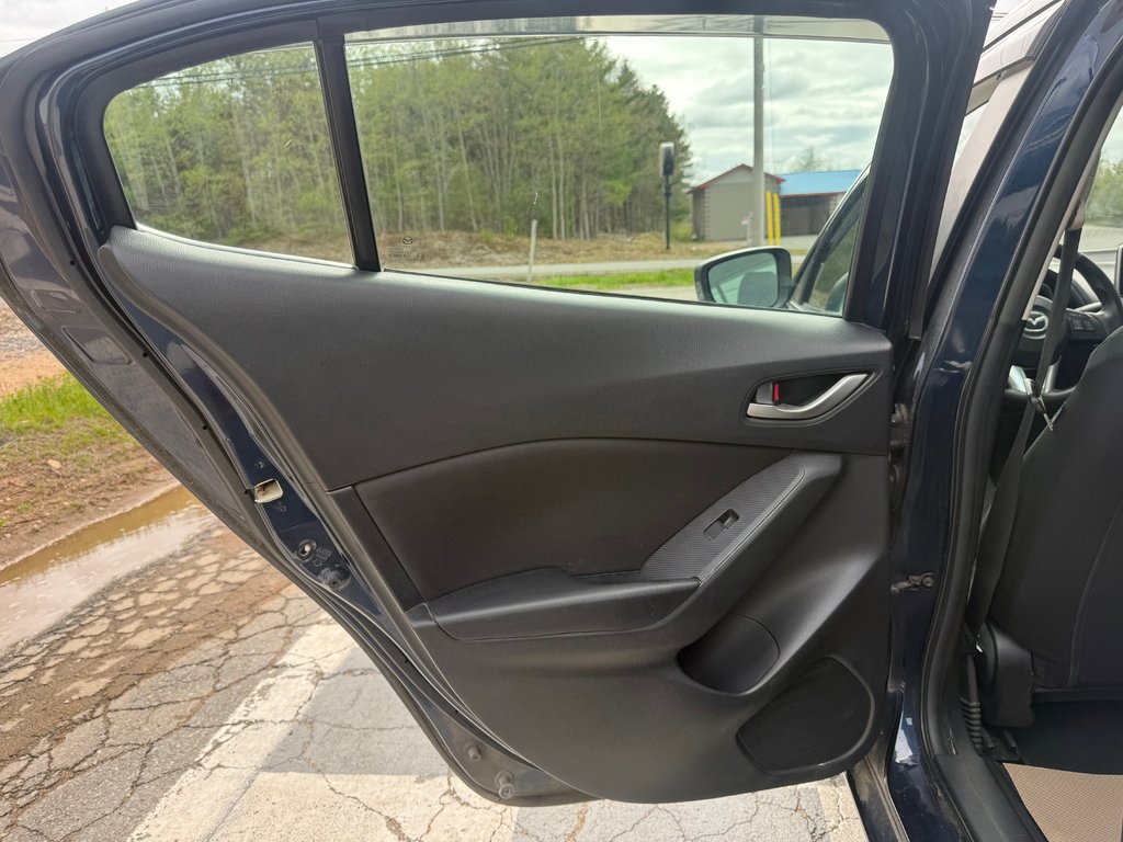 2014 Mazda MAZDA3 Touring, keyless entry, backup camera, Bluetooth in COLDBROOK, Nova Scotia - 14 - w1024h768px