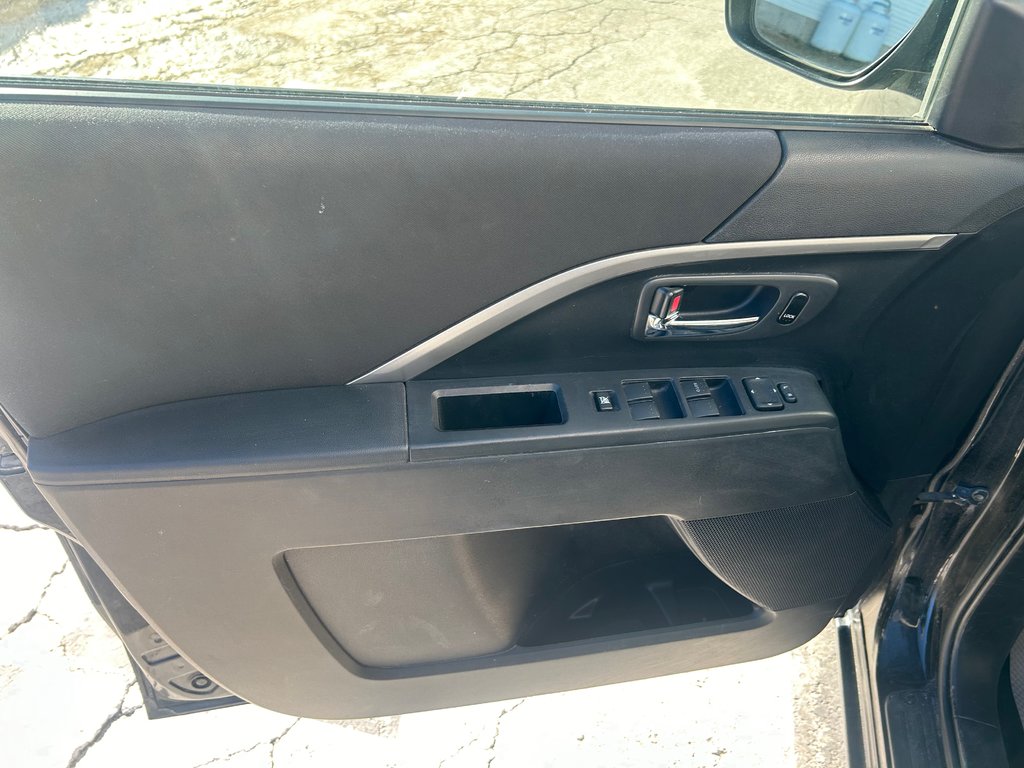 Mazda 5 GS - 6 Passenger, Alloy rims, Power windows, AC 2014 à COLDBROOK, Nouvelle-Écosse - 12 - w1024h768px