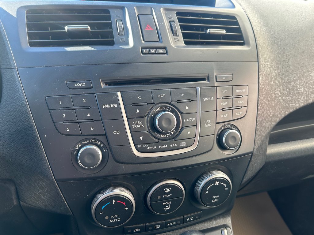 Mazda 5 GS - 6 Passenger, Alloy rims, Power windows, AC 2014 à COLDBROOK, Nouvelle-Écosse - 10 - w1024h768px