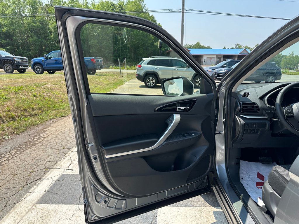 2025 Mitsubishi ECLIPSE CROSS SE S-AWC in Kentville, Nova Scotia - 7 - w1024h768px