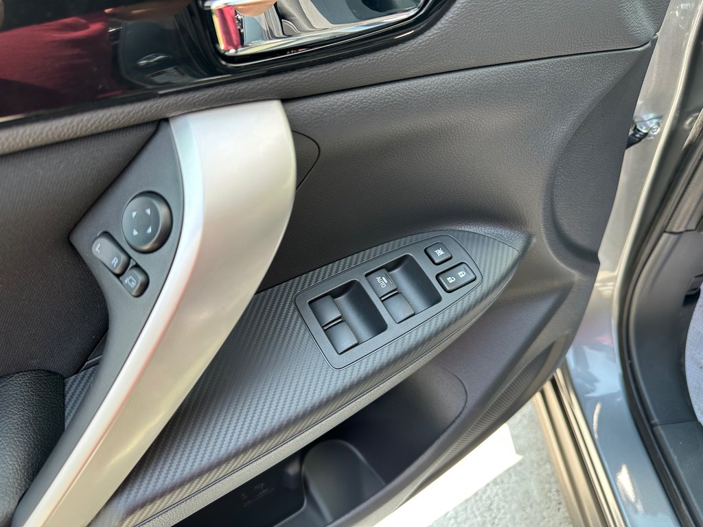 2025 Mitsubishi ECLIPSE CROSS SE S-AWC in Kentville, Nova Scotia - 9 - w1024h768px