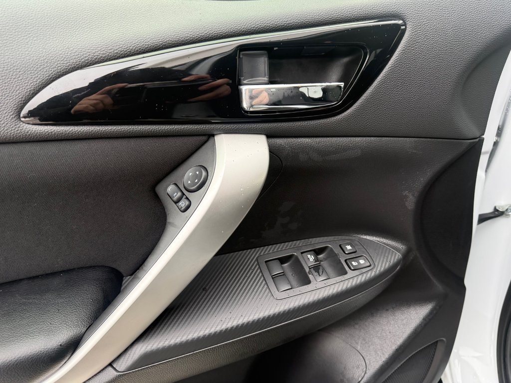 2026 Mitsubishi Eclipse Cross SE S-AWC in Kentville, Nova Scotia - 7 - w1024h768px