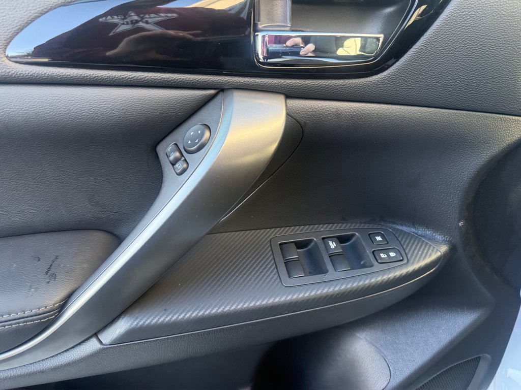 2026 Mitsubishi Eclipse Cross NOIR S-AWC in Kentville, Nova Scotia - 8 - w1024h768px