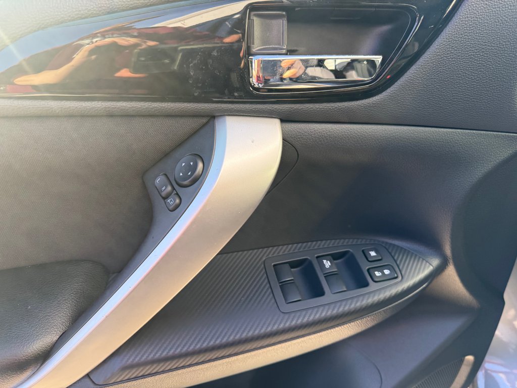 2026 Mitsubishi Eclipse Cross SE S-AWC in Kentville, Nova Scotia - 8 - w1024h768px